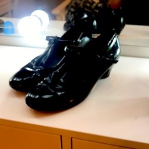 Really cute dress shoes for your kid! ❤️